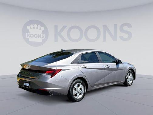 2021 Hyundai ELANTRA SE