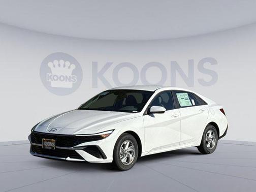 2025 Hyundai ELANTRA SE