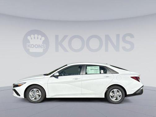 2025 Hyundai ELANTRA SE