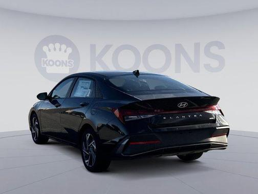 2025 Hyundai ELANTRA HEV SEL Sport