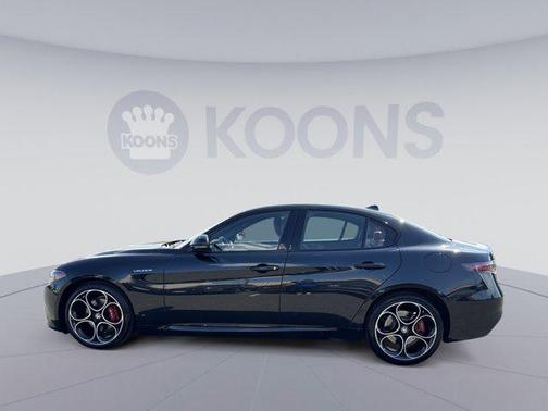 Vulcano Black Metallic 2024 Alfa Romeo Giulia Veloce AWD