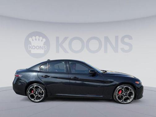 Vulcano Black Metallic 2024 Alfa Romeo Giulia Veloce AWD
