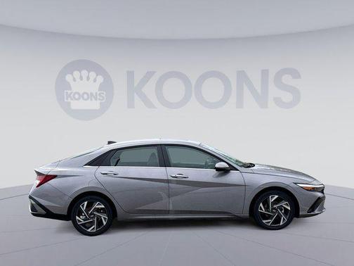 2025 Hyundai ELANTRA SEL
