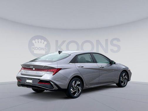 2025 Hyundai ELANTRA SEL