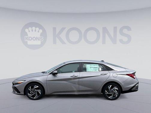 2025 Hyundai ELANTRA SEL