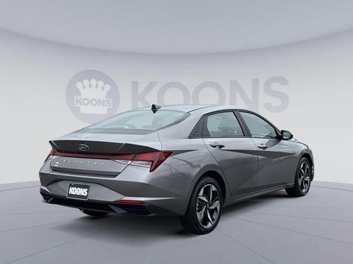 Fluid Metal 2023 Hyundai ELANTRA SEL