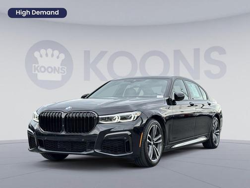 Black Sapphire Metallic 2022 BMW 740 i xDrive