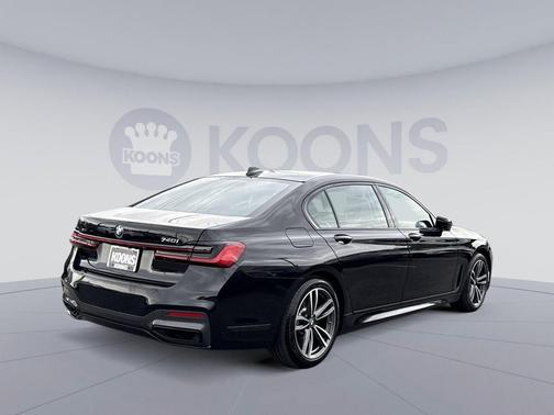 Black Sapphire Metallic 2022 BMW 740 i xDrive
