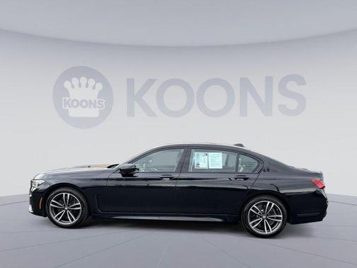 Black Sapphire Metallic 2022 BMW 740 i xDrive