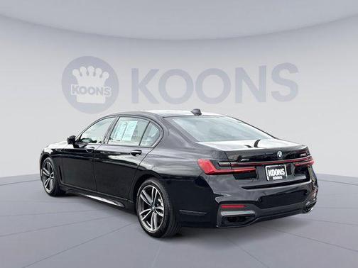 Black Sapphire Metallic 2022 BMW 740 i xDrive