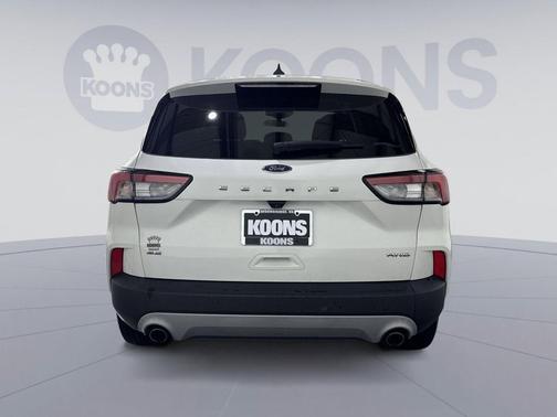 Star White Metallic Tri-Coat 2022 Ford Escape SE