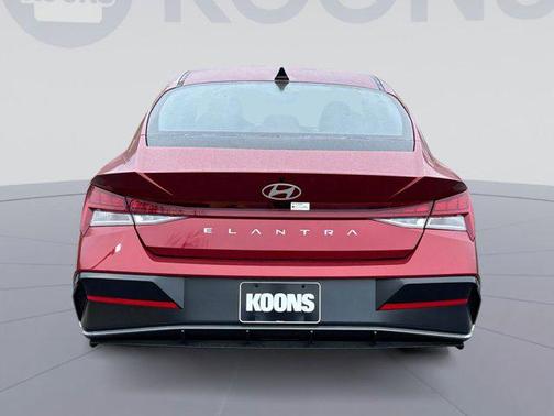 2025 Hyundai ELANTRA SEL