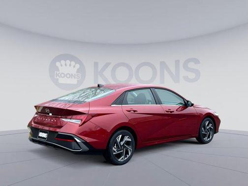 2025 Hyundai ELANTRA SEL