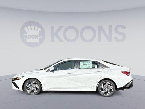 2025 Hyundai ELANTRA SEL