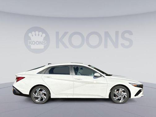 2025 Hyundai ELANTRA SEL