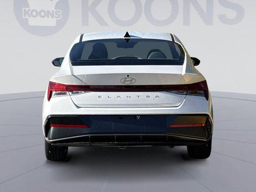 2025 Hyundai ELANTRA SEL