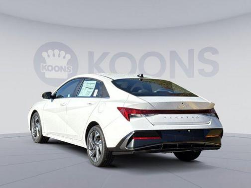 2025 Hyundai ELANTRA SEL