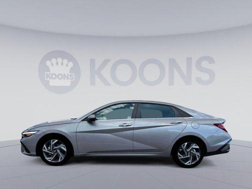 2025 Hyundai ELANTRA SEL