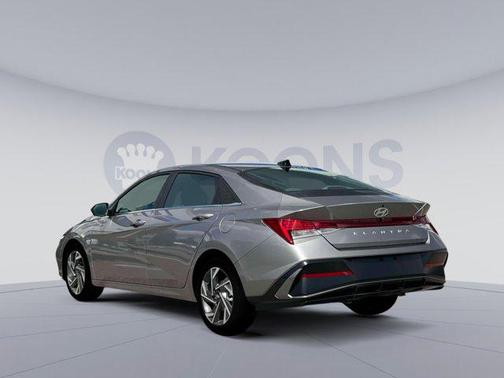 2025 Hyundai ELANTRA SEL