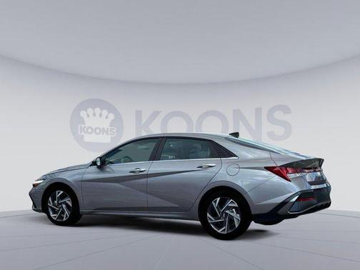 2025 Hyundai ELANTRA SEL