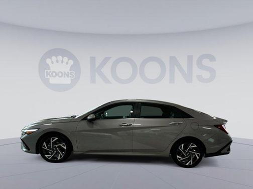 2025 Hyundai ELANTRA SEL