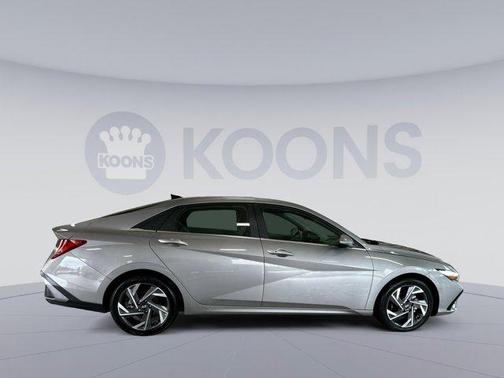 2025 Hyundai ELANTRA SEL