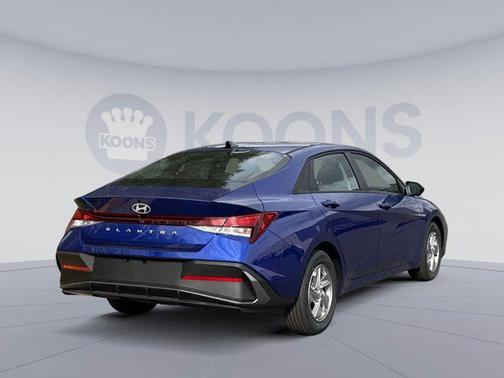 2025 Hyundai ELANTRA SE