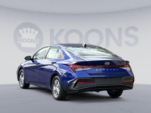 2025 Hyundai ELANTRA SE