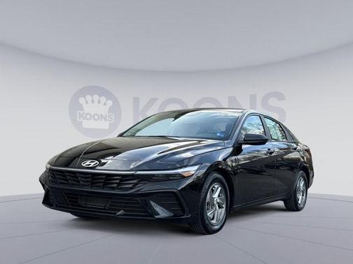 2024 Hyundai ELANTRA SE