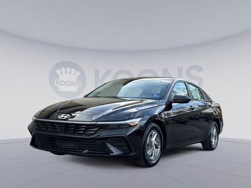 2024 Hyundai ELANTRA SE