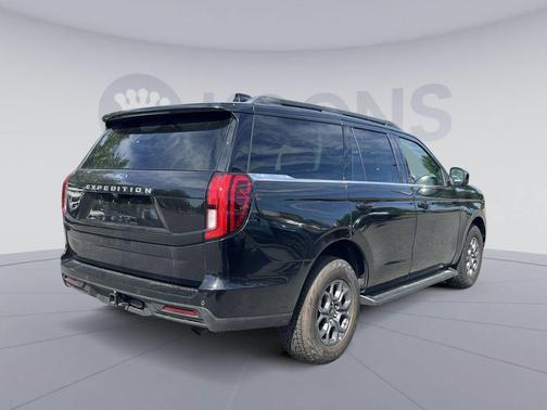 Black Metallic 2025 Ford Expedition Active