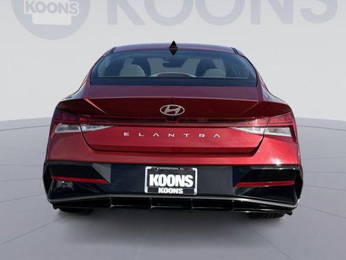 2025 Hyundai ELANTRA SEL