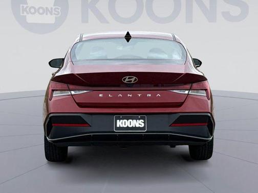 2025 Hyundai ELANTRA SEL