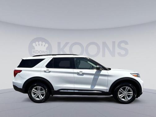 Oxford White 2024 Ford Explorer XLT