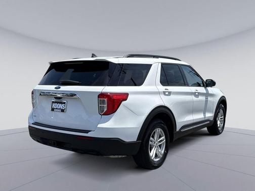 Oxford White 2024 Ford Explorer XLT