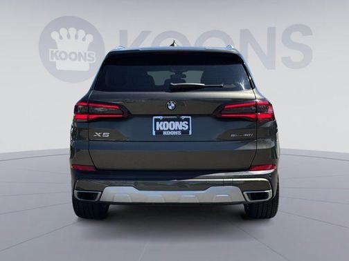 Manhattan Green Metallic 2021 BMW X5 sDrive40i