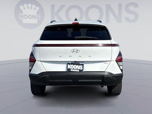 Atlas White 2024 Hyundai KONA SEL