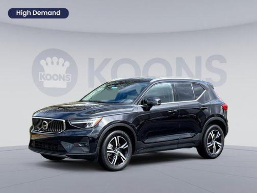2023 Volvo XC40 B5 Plus Bright Theme