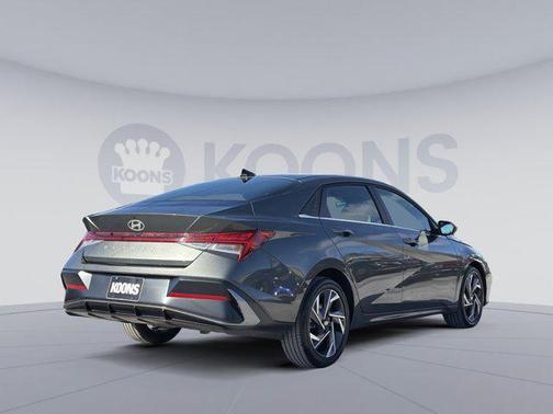 2025 Hyundai ELANTRA SEL