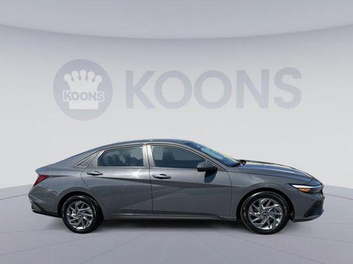 Ecotronic Gray 2024 Hyundai ELANTRA SEL