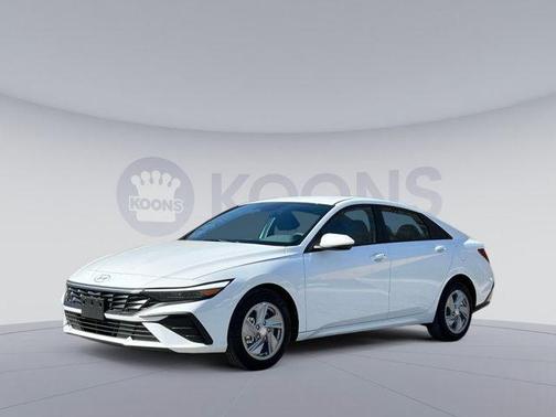 2025 Hyundai ELANTRA SE