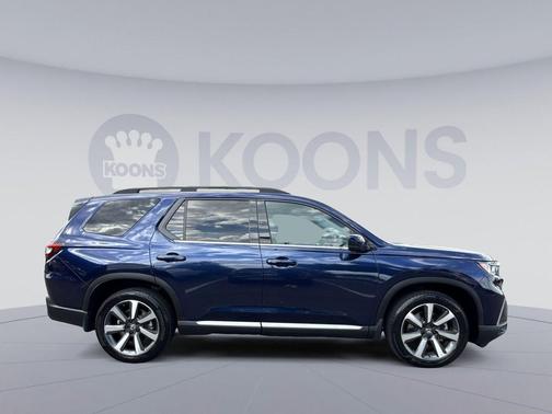 Obsidian Blue Pearl 2023 Honda Pilot Touring 8-Passenger
