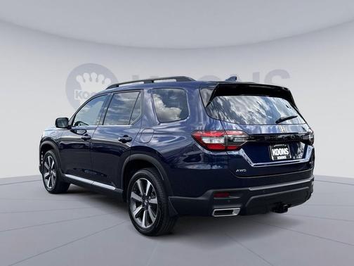 Obsidian Blue Pearl 2023 Honda Pilot Touring 8-Passenger