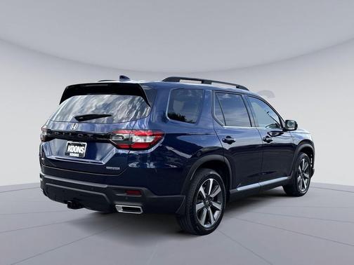 Obsidian Blue Pearl 2023 Honda Pilot Touring 8-Passenger