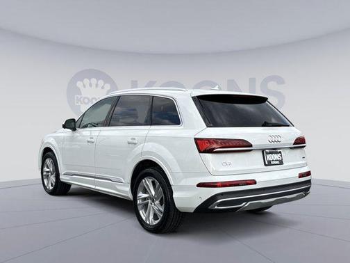 2023 Audi Q7 55 Premium Plus