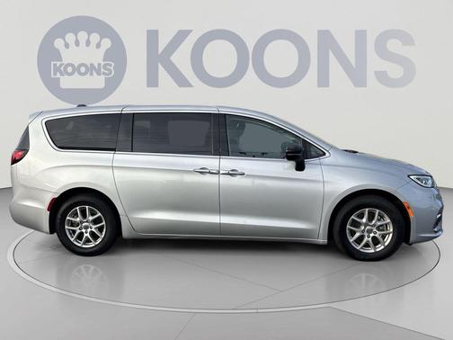 Silver Mist Clearcoat 2024 Chrysler Pacifica Touring L