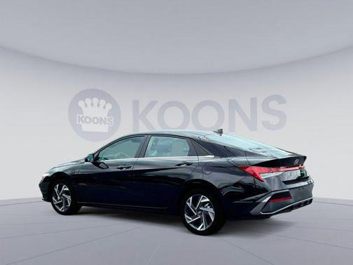 2025 Hyundai ELANTRA Limited