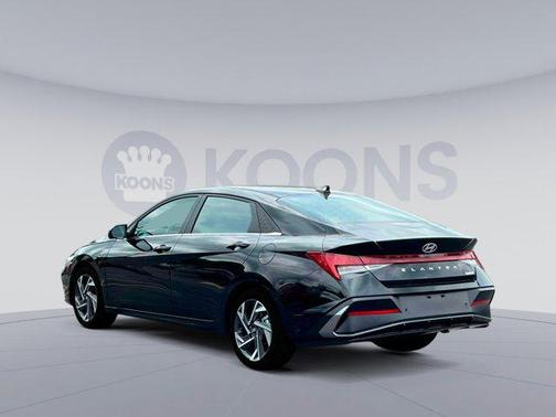 2025 Hyundai ELANTRA Limited