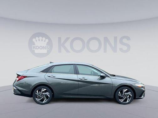 2025 Hyundai ELANTRA Limited