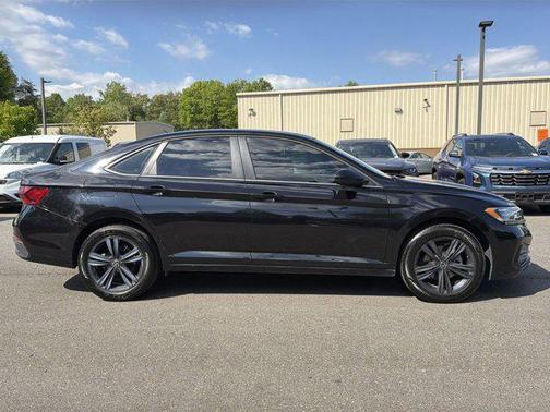 Deep Black 2022 Volkswagen Jetta 1.5T SE